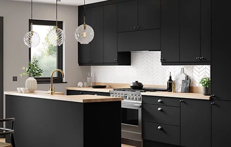 Desain Dinding Dapur Hitam untuk Tampilan Elegan